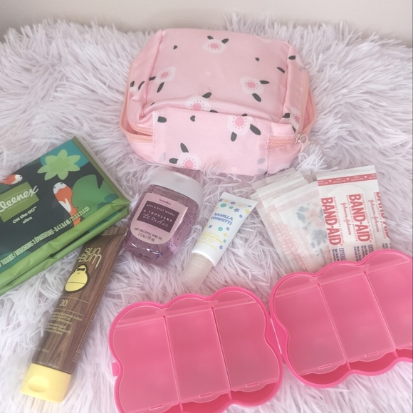 🚗 Car Kit! 💓 Pink Floral Bag filled with On The Go Essentials! ✨ - Picture 6 of 6